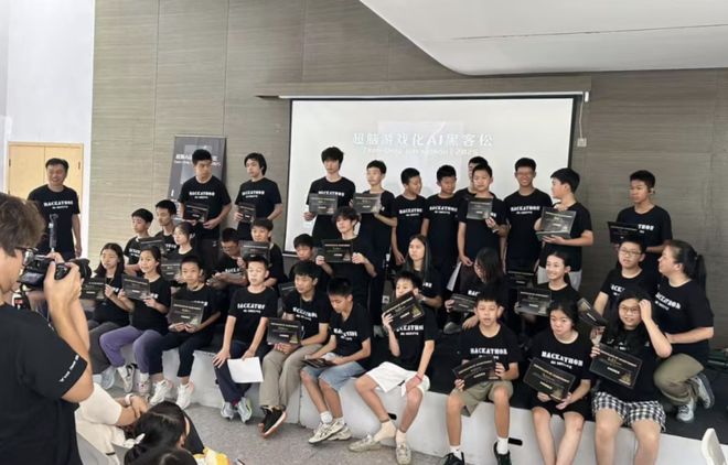 快沉了人们却还在挤「头等舱」开元棋牌试玩「传统教育」的船(图5)